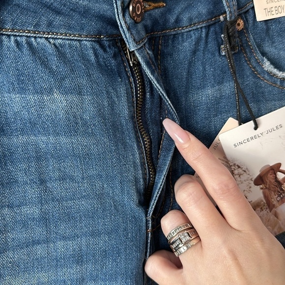 The Boy Jean Sincerely Jules Distressed NWT JEANS size 7/28
NWT - Picture 9 of 16